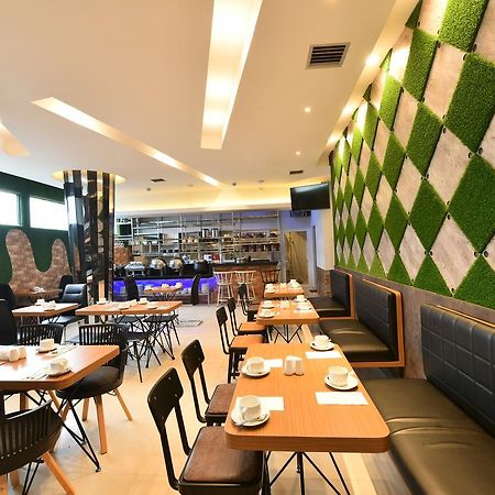 Отель Midtown Xpress Balikpapan Экстерьер фото