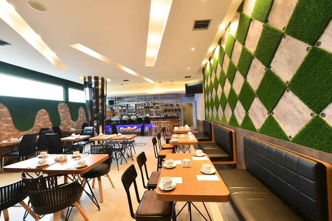 Отель Midtown Xpress Balikpapan Экстерьер фото