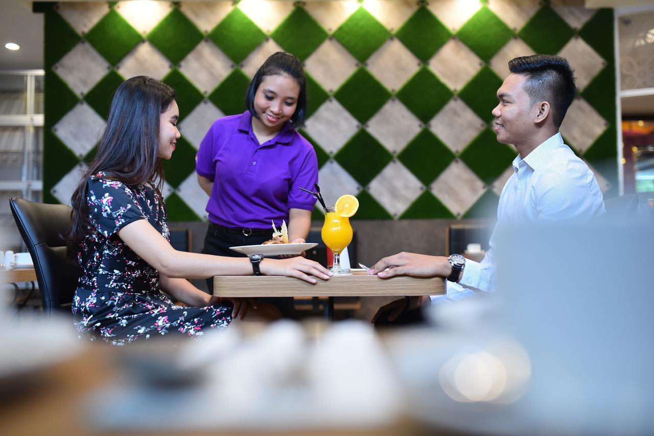 Отель Midtown Xpress Balikpapan Экстерьер фото