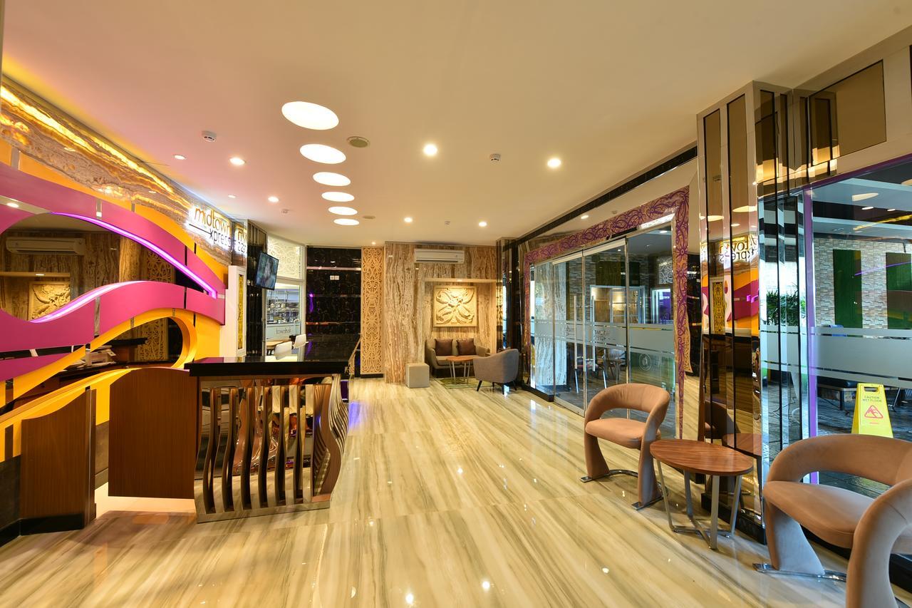 Отель Midtown Xpress Balikpapan Экстерьер фото