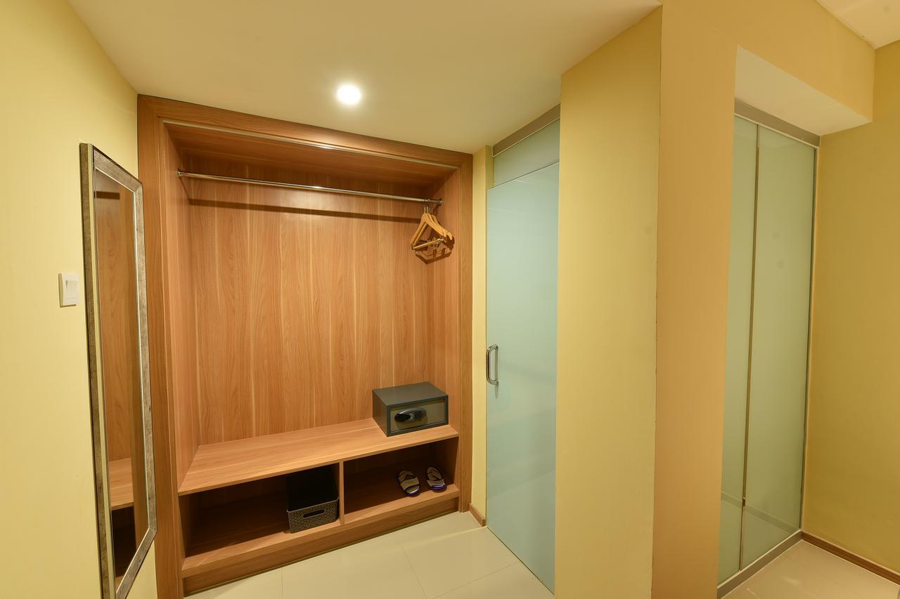 Отель Midtown Xpress Balikpapan Экстерьер фото